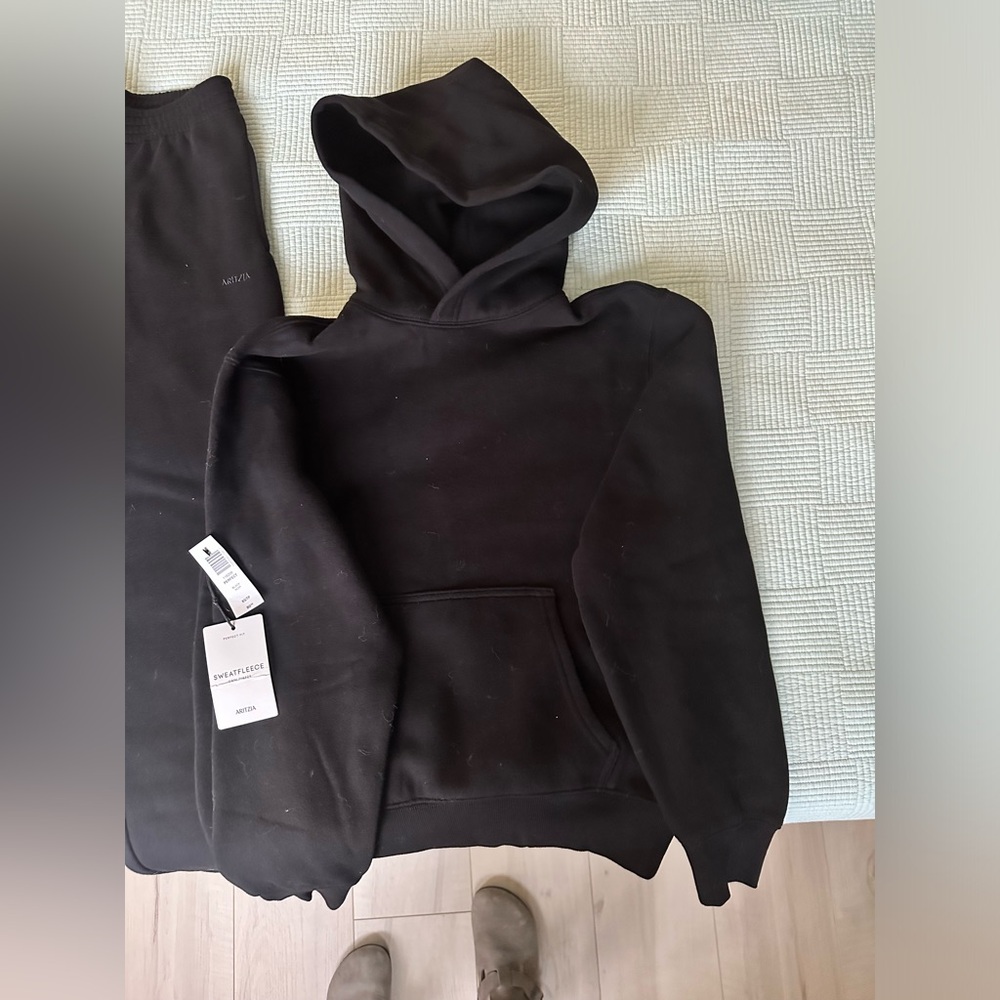 Aritzia Brand Jogging Suit - Picture 2 of 3
